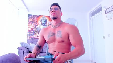 Snapshot of valentino_dossantos chatting on 12/20/24, 07:17 online show from 12/20/24, 07:17