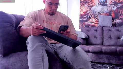 Snapshot of valentino_dossantos chatting on 12/21/24, 07:38 online show from 12/21/24, 07:38