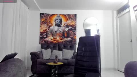 Snapshot of valentino_dossantos chatting on 01/03/25, 01:05 online show from 01/03/25, 01:05