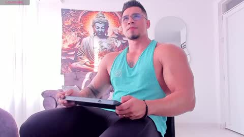 Snapshot of valentino_dossantos chatting on 01/07/25, 09:46 online show from 01/07/25, 09:46