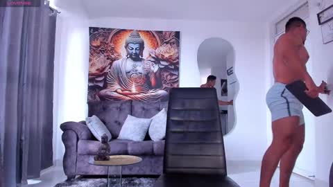 Snapshot of valentino_dossantos chatting on 01/21/25, 07:39 online show from 01/21/25, 07:39