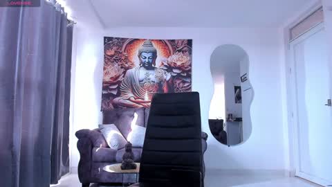 Snapshot of valentino_dossantos chatting on 01/22/25, 08:49 online show from 01/22/25, 08:49