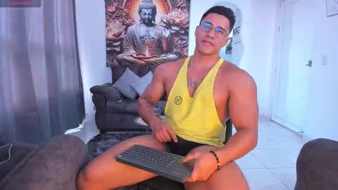 Snapshot of valentino_dossantos chatting on 02/14/25, 09:43 online show from 02/14/25, 09:43