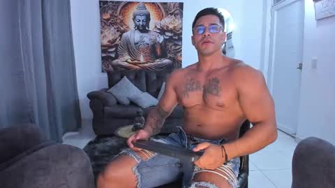 Snapshot of valentino_dossantos chatting on 02/18/25, 11:55 online show from 02/18/25, 11:55