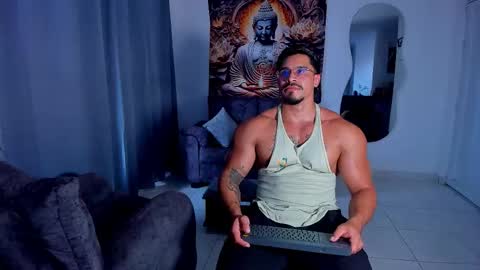 Snapshot of valentino_dossantos chatting on 09/12/25, 08:20 online show from 09/12/25, 08:20