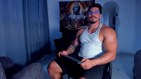 Snapshot of valentino_dossantos chatting on 09/19/25, 10:10 online show from 09/19/25, 10:10