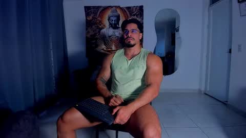 Snapshot of valentino_dossantos chatting on 09/24/25, 10:02 online show from 09/24/25, 10:02