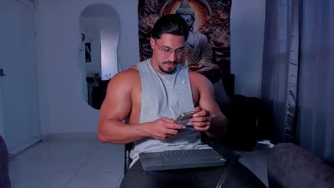 Snapshot of valentino_dossantos chatting on 10/17/25, 08:11 online show from 10/17/25, 08:11