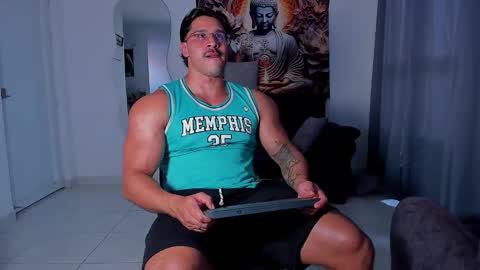 Snapshot of valentino_dossantos chatting on 10/23/25, 08:18 online show from 10/23/25, 08:18