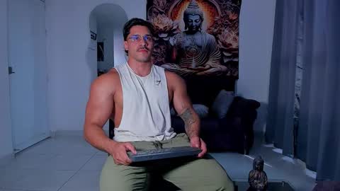 Snapshot of valentino_dossantos chatting on 10/30/25, 08:09 online show from 10/30/25, 08:09