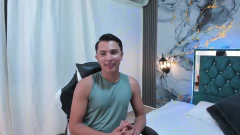 Snapshot of valentino_luxury chatting on 04/14/26, 02:28 Valentino online show from 04/14/26, 02:28