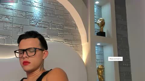 Snapshot of valentino_moretti chatting on 12/14/25, 05:46 valentino_moretti online show from 12/14/25, 05:46