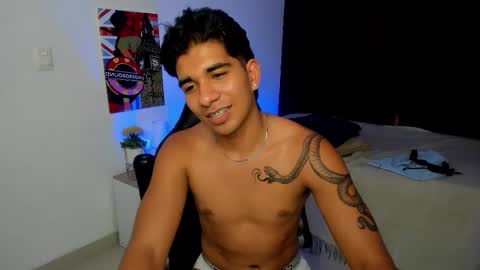VALENTINO MOURA online show from 03/05/25, 06:34