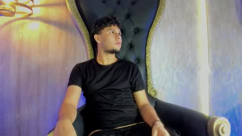 Snapshot of valentino_russo chatting on 02/21/26, 07:59 VALENTINO online show from 02/21/26, 07:59