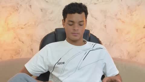 valentino_thompson online show from 09/28/25, 07:30