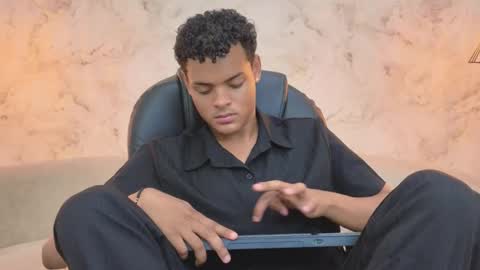 valentino_thompson online show from 09/29/25, 08:46