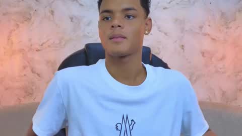 valentino_thompson online show from 10/08/25, 08:17