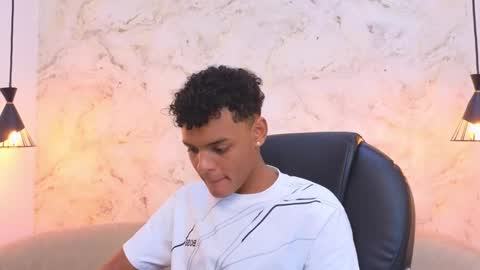 valentino_thompson online show from 10/11/25, 12:43