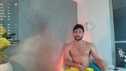 Valentino online show from 01/28/25, 12:36