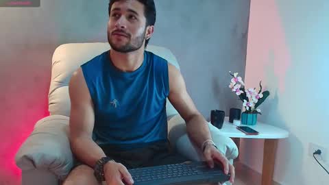 Valentino online show from 03/04/25, 12:39