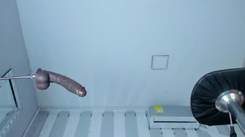 Valentino online show from 11/19/25, 05:29