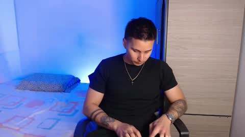 Snapshot of valentinosex_1 chatting on 11/25/25, 09:48 VALENTINO online show from 11/25/25, 09:48