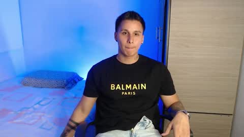 Snapshot of valentinosex_1 chatting on 12/18/25, 09:21 VALENTINO online show from 12/18/25, 09:21