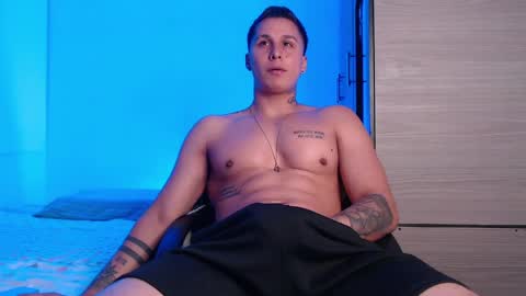 Snapshot of valentinosex_1 chatting on 05/30/26, 10:51 VALENTINO online show from 05/30/26, 10:51