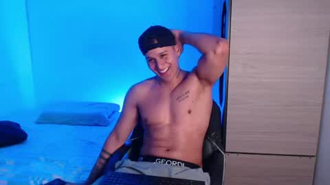 Snapshot of valentinosex_1 chatting on 07/08/26, 10:58 VALENTINO online show from 07/08/26, 10:58