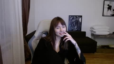 Snapshot of valents_cherry chatting on 10/28/25, 04:09 Valentina online show from 10/28/25, 04:09