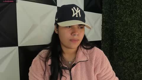 valeri_harpers4 online show from 11/30/25, 12:58