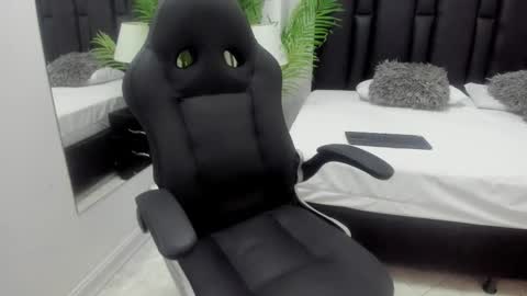 valeri_tafur online show from 11/08/25, 11:10