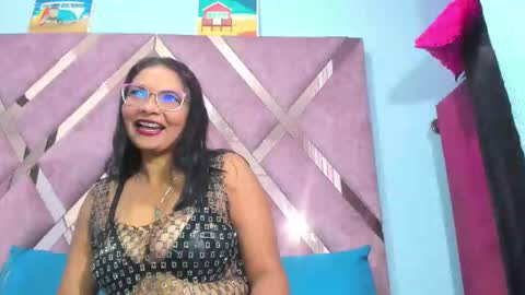 valeria_gil_ online show from 01/12/26, 02:17