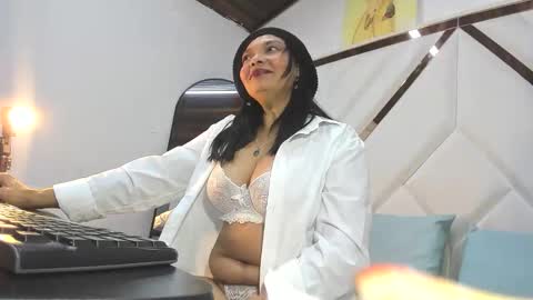 valeria_gil_ online show from 04/19/26, 08:00