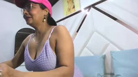 valeria_gil_ online show from 04/29/26, 01:37