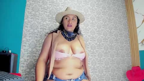 Costume lover online show from 02/04/26, 03:51