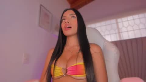 Snapshot of valeria_uribe22 chatting on 09/12/25, 10:10 online show from 09/12/25, 10:10