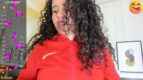 Snapshot of valeriaa_soler chatting on 01/25/25, 12:37 Valeria online show from 01/25/25, 12:37
