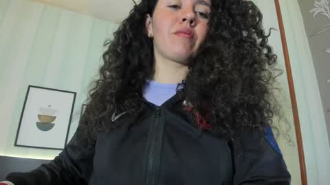 Snapshot of valeriaa_soler chatting on 02/07/25, 01:01 Valeria online show from 02/07/25, 01:01