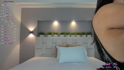 Snapshot of valeriagarciax chatting on 02/18/26, 12:01 ValeriaGarciax online show from 02/18/26, 12:01