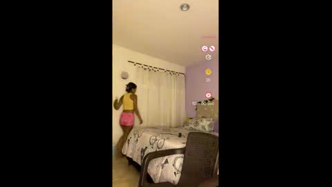 valeria  online show from 10/24/25, 08:49