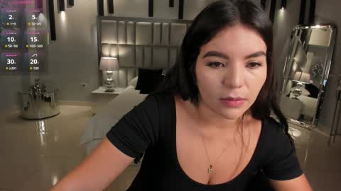 Valeria online show from 11/18/25, 03:12