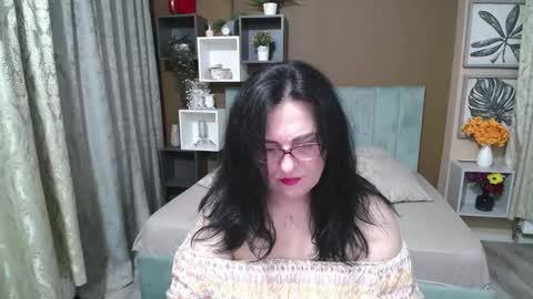 valeriasmiths online show from 06/08/26, 05:52