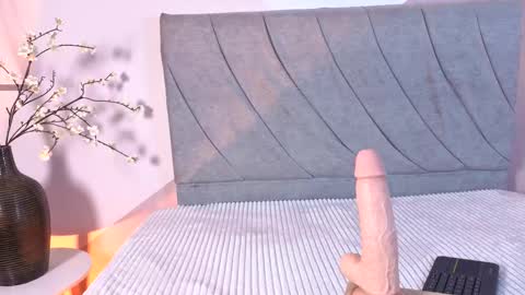 Valeria online show from 11/22/25, 09:36