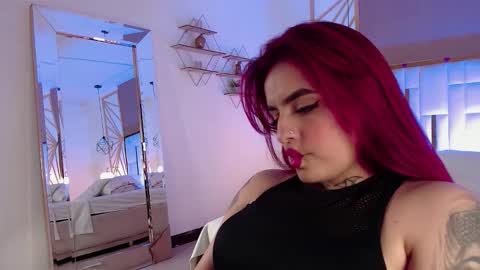 Snapshot of valerie__miller_ chatting on 11/17/25, 10:37 Valerie online show from 11/17/25, 10:37