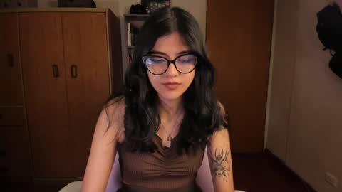 Snapshot of valerie__sky chatting on 01/04/25, 04:12 Val online show from 01/04/25, 04:12