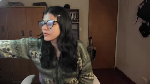 Snapshot of valerie__sky chatting on 01/14/25, 02:40 Val online show from 01/14/25, 02:40