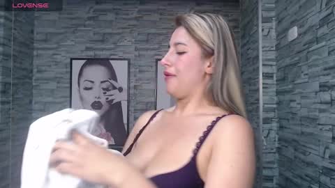 Snapshot of valerie_b chatting on 12/21/24, 04:03 valerie_b online show from 12/21/24, 04:03