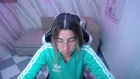 Snapshot of valerie_b chatting on 02/13/25, 03:07 valerie_b online show from 02/13/25, 03:07