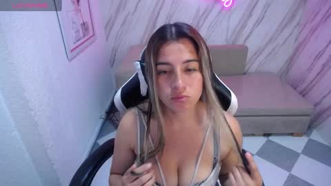 Snapshot of valerie_b chatting on 02/22/25, 07:58 valerie_b online show from 02/22/25, 07:58